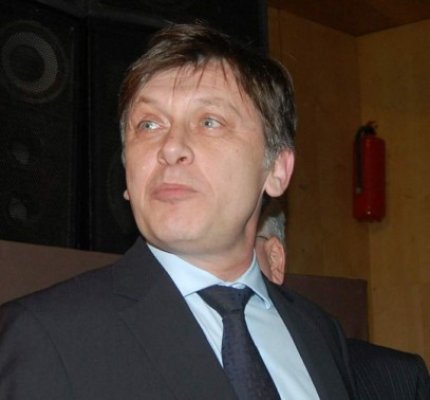 Antonescu: Susţin propunerea lui Pivniceru privind CC, o rearanjare a reprezentanţilor puterilor
